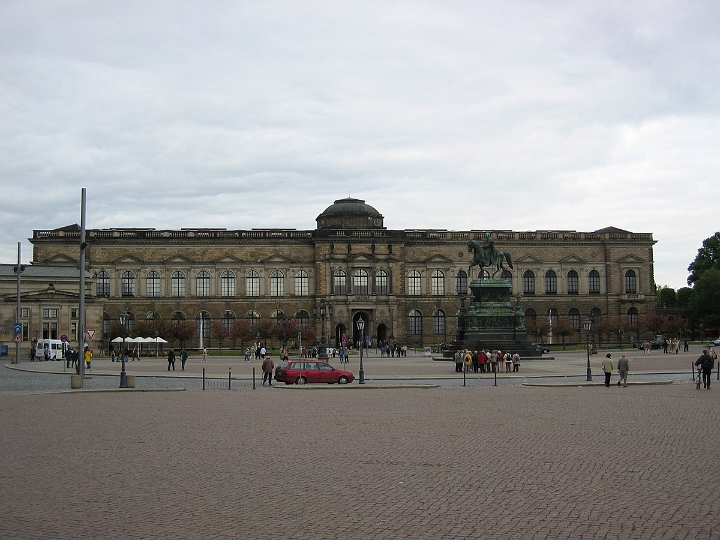 02 Zwinger Museum - Semper wing.JPG